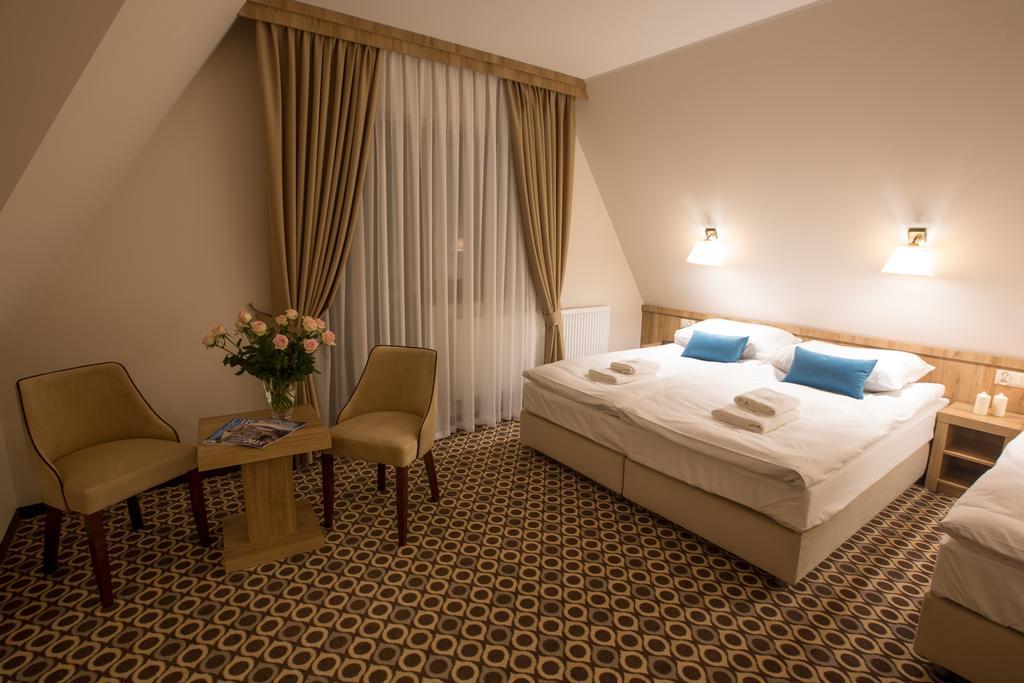 Borowy Dwor- Biznes, Spa & Fun ชาฟลารี ภายนอก รูปภาพ