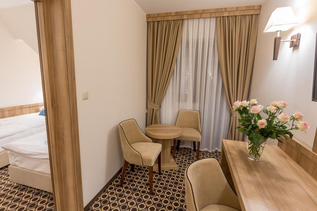 Borowy Dwor- Biznes, Spa & Fun ชาฟลารี ภายนอก รูปภาพ