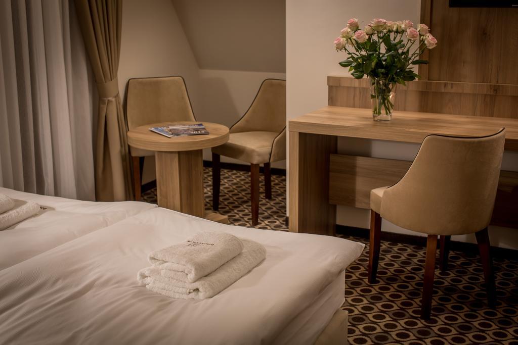 Borowy Dwor- Biznes, Spa & Fun ชาฟลารี ภายนอก รูปภาพ