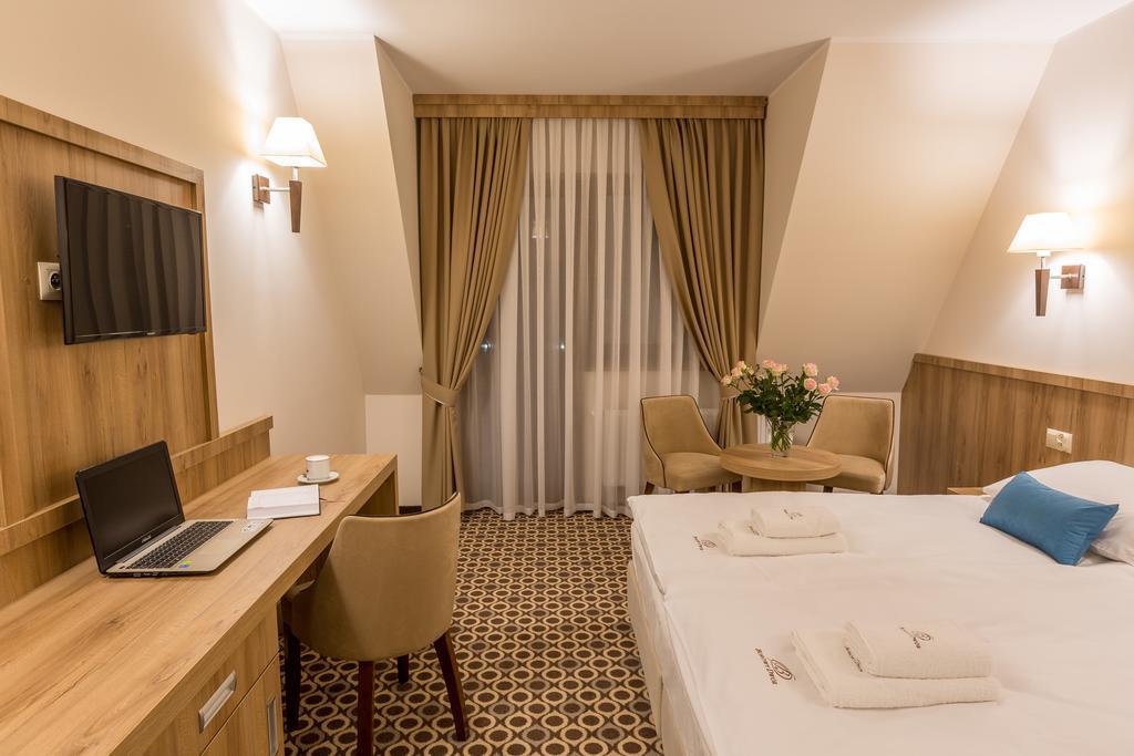 Borowy Dwor- Biznes, Spa & Fun ชาฟลารี ภายนอก รูปภาพ